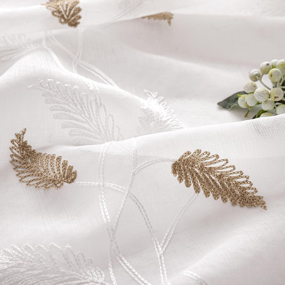 Perdele EMEMA, cu ochiuri transparentă, cu frunze alb si maro, 140 x 245 cm