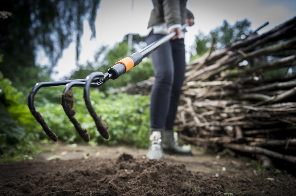 Cultivator cu 3 dinti Fiskars