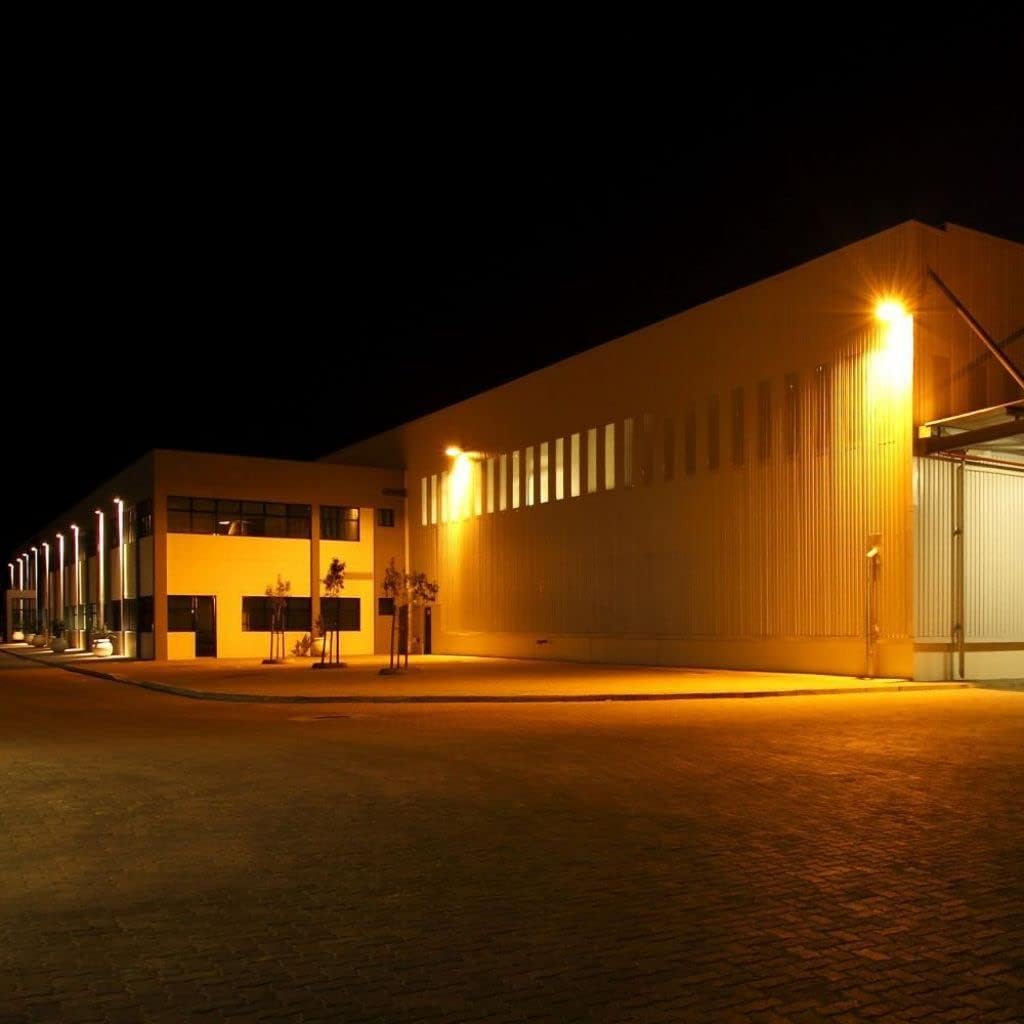 Proiector de exterior impermeabil V-TAC RRO LED Carcasă albă IP65, 10W, 8000lm