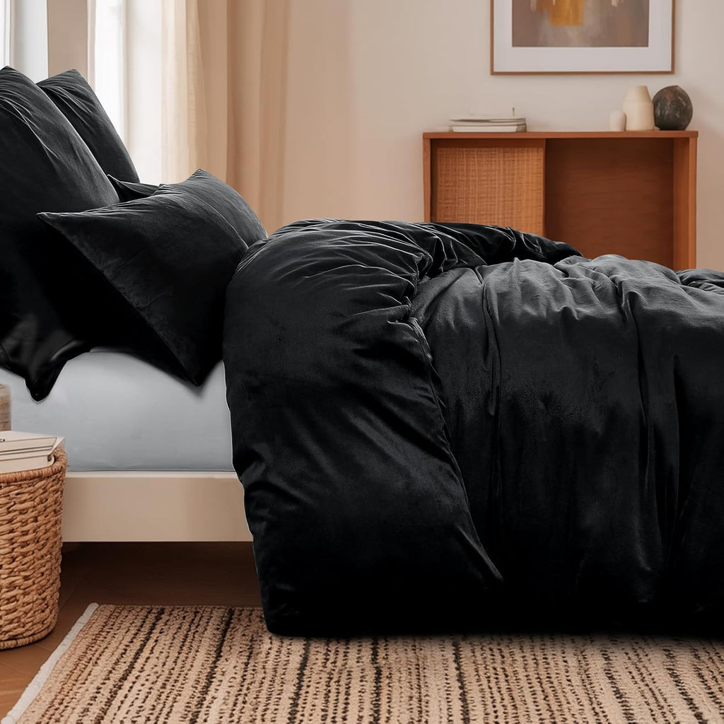 Lenjerie pat 3 piese, moale si pufoasa, husa pilota 220x240cm, 2 fete perna 80x80cm, negru